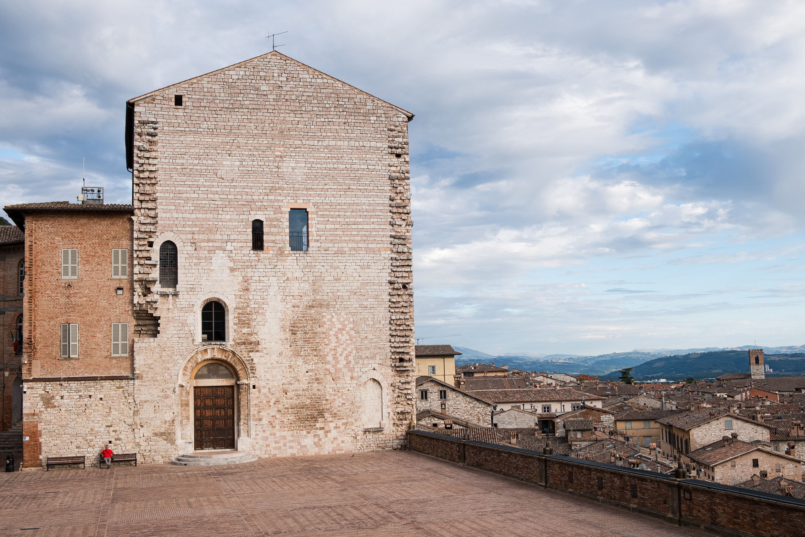 Palazzo Pretorio an der weiten Piazza Grande
